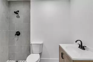 7020 Crown Gate Dr, Miami Lakes, FL 33014 - Photo 16