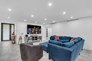 7020 Crown Gate Dr, Miami Lakes, FL 33014 - Photo 6