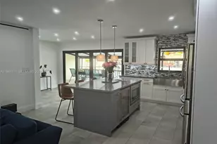 7020 Crown Gate Dr, Miami Lakes, FL 33014 - Photo 4