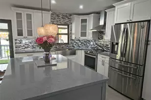 7020 Crown Gate Dr, Miami Lakes, FL 33014 - Photo 6