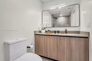 121 NE 5th St, Miami, FL 33132 - Photo 14