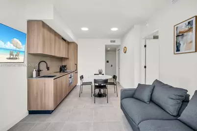 121 NE 5th St #902, Miami, FL 33132 - Photo 4