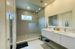 10460 NW 67th St, Doral, FL 33178 - Photo 12