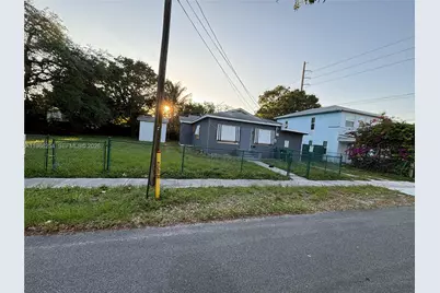 214 SW 1st Ave, Dania Beach, FL 33004 - Photo 1