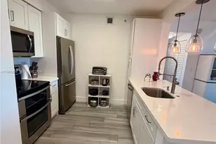 900 SW 8th St, Miami, FL 33130 - Photo 12