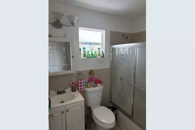 4347 E 9th Ct, Hialeah, FL 33013 - Photo 10