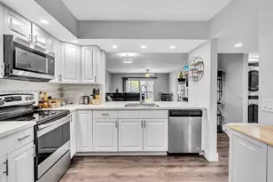 12500 SW 5th Ct, Pembroke Pines, FL 33027 - Photo 8