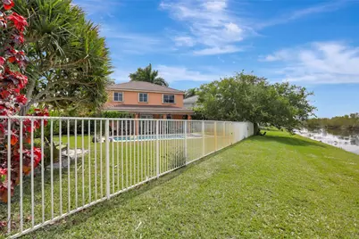 1653 Winterberry Ln, Weston, FL 33327 - Photo 20