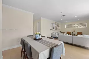 8530 NW 179th St, Hialeah, FL 33015 - Photo 16