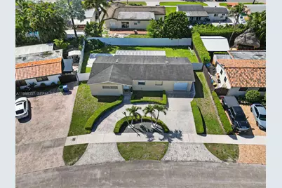 8530 NW 179th St, Hialeah, FL 33015 - Photo 4