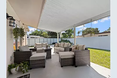 8530 NW 179th St, Hialeah, FL 33015 - Photo 26