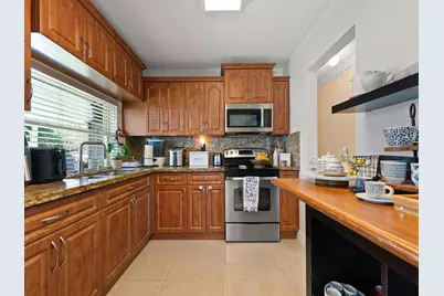 8530 NW 179th St, Hialeah, FL 33015 - Photo 18