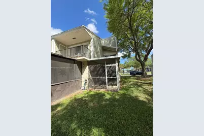 8031 Lagos De Campo Blvd #L-3, Tamarac, FL 33321 - Photo 12