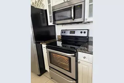 1 Glen Royal Pkwy #913, Miami, FL 33125 - Photo 2