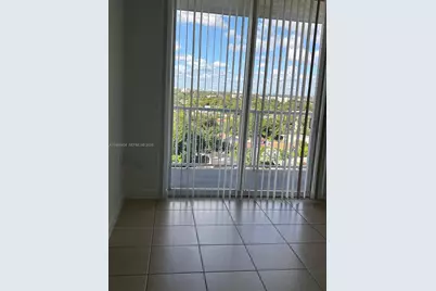 1 Glen Royal Pkwy #913, Miami, FL 33125 - Photo 4
