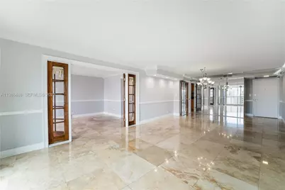 6039 Collins Ave #1229, Miami Beach, FL 33140 - Photo 2