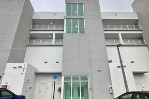 19380 NE 26th Ave, Miami, FL 33180 - Photo 14
