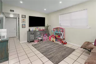 528 E 10th St, Hialeah, FL 33010 - Photo 10