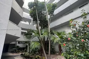 8215 SW 152nd Ave, Miami, FL 33193 - Photo 2