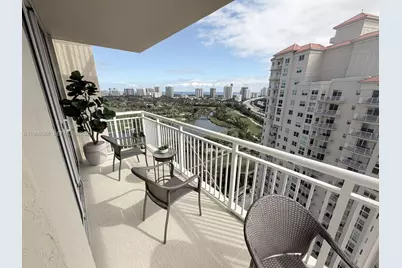 19501 W Country Club Dr #2204, Aventura, FL 33180 - Photo 2