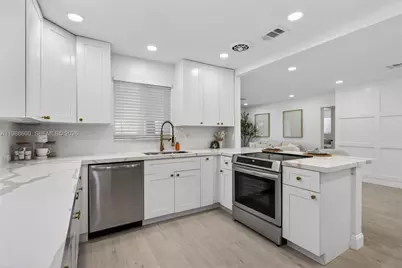370 NW 48th Ct, Oakland Park, FL 33309 - Photo 18