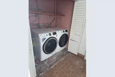 3890 W 8th Way #40, Hialeah, FL 33012 - Photo 14