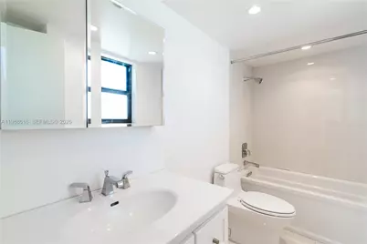 1800 Collins Ave #8C, Miami Beach, FL 33139 - Photo 10