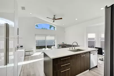 4928 SW 33rd Way, Hollywood, FL 33312 - Photo 8