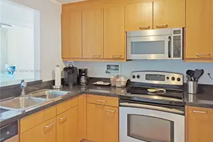 225 Collins Ave, Miami Beach, FL 33139 - Photo 4