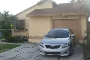 1020 SW 111th Ave, Pembroke Pines, FL 33025 - Photo 1