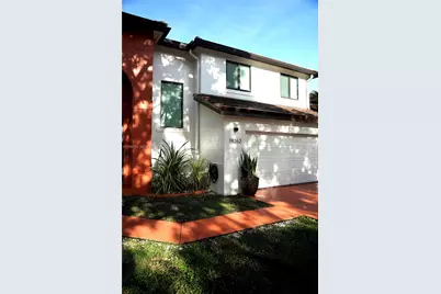 19262 NW 89th Ave, Hialeah, FL 33018 - Photo 2