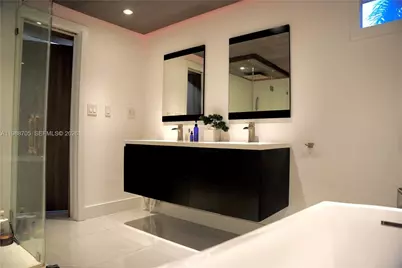 19262 NW 89th Ave, Hialeah, FL 33018 - Photo 12