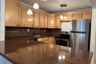 600 E Parkview Dr, Hallandale Beach, FL 33009 - Photo 16