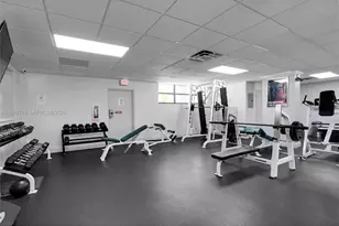 600 E Parkview Dr, Hallandale Beach, FL 33009 - Photo 14