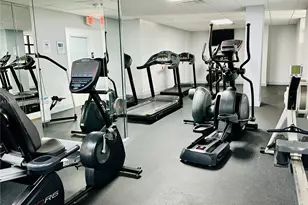 600 E Parkview Dr, Hallandale Beach, FL 33009 - Photo 18