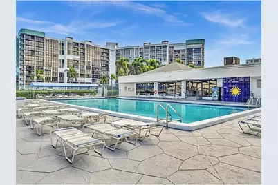 600 E Parkview Dr #316, Hallandale Beach, FL 33009 - Photo 6