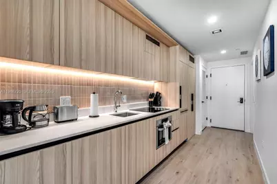 225 N Miami Ave #1701, Miami, FL 33131 - Photo 10