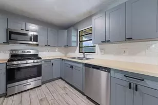 301 NW 51st St, Oakland Park, FL 33309 - Photo 6