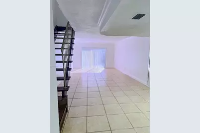 4415 W 10th Ln #14, Hialeah, FL 33012 - Photo 8