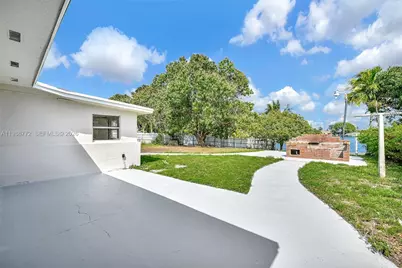 6325 W 12th Ave, Hialeah, FL 33012 - Photo 46
