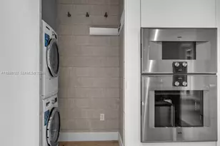 300 Biscayne Blvd Way, Miami, FL 33131 - Photo 10