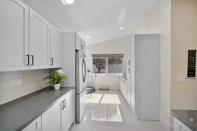 19031 NW 54th Ave, Miami Gardens, FL 33055 - Photo 12