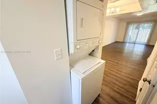 6131 SW 42nd Ct, Davie, FL 33314 - Photo 6