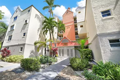 8343 Lake Dr #303, Doral, FL 33166 - Photo 8
