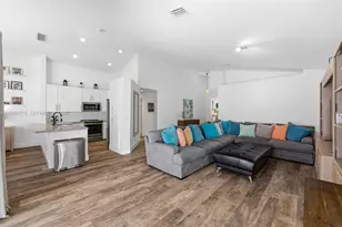 1315 Bayview Cir, Weston, FL 33326 - Photo 24