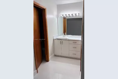 190 W 51st St, Hialeah, FL 33012 - Photo 8