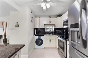 9420 S Hollybrook Lake Dr, Pembroke Pines, FL 33025 - Photo 18