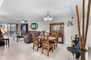 9420 S Hollybrook Lake Dr, Pembroke Pines, FL 33025 - Photo 10