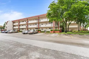 9420 S Hollybrook Lake Dr, Pembroke Pines, FL 33025 - Photo 6