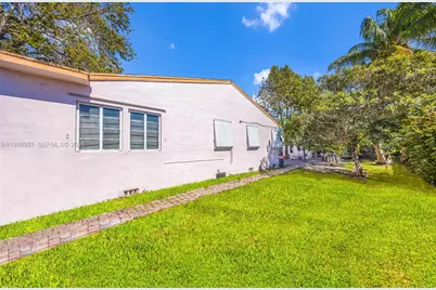 605 NW 34th Ave, Miami, FL 33125 - Photo 4